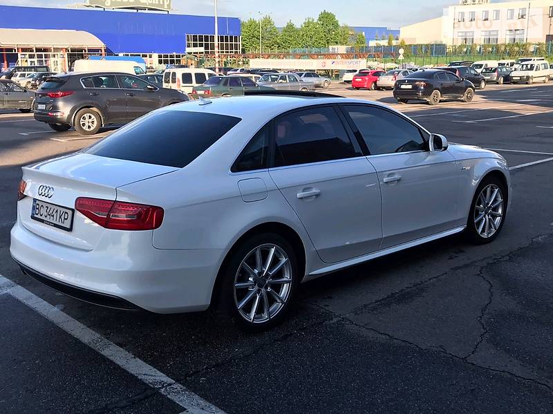 Седан Audi A4 2014 в Львові