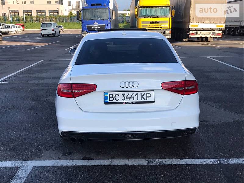 Седан Audi A4 2014 в Львові