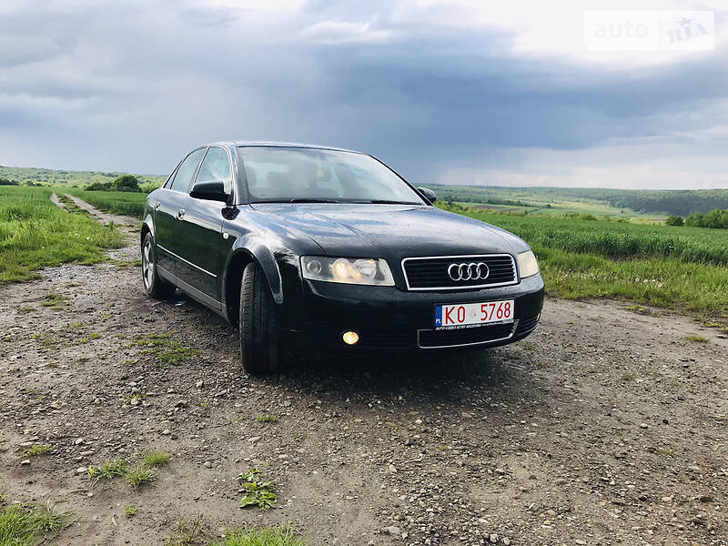 Седан Audi A4 2001 в Золочеві