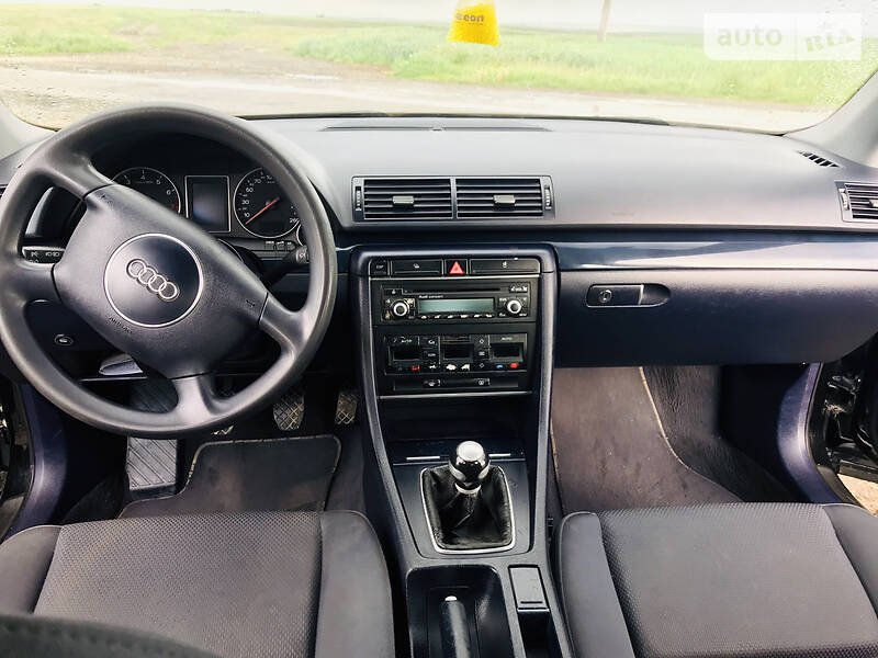 Седан Audi A4 2001 в Золочеві
