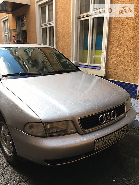 Седан Audi A4 1995 в Чернівцях