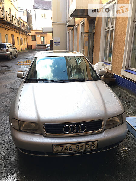 Седан Audi A4 1995 в Чернівцях