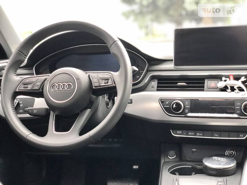 Седан Audi A4 2018 в Рівному