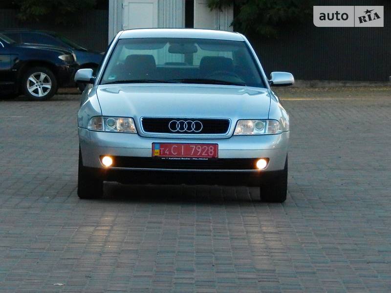 Седан Audi A4 2000 в Сарнах