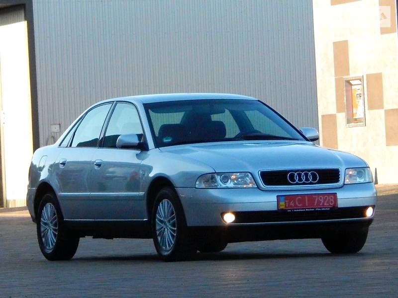 Седан Audi A4 2000 в Сарнах