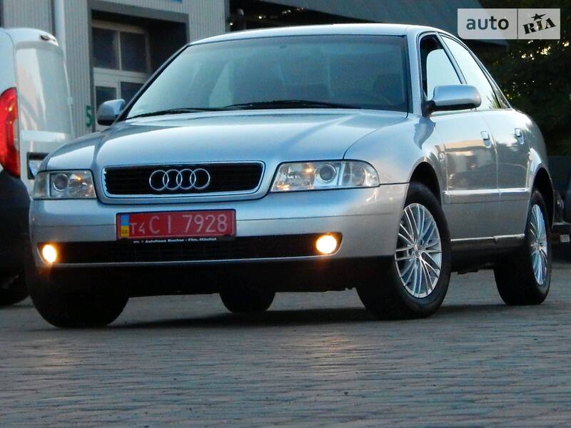 Седан Audi A4 2000 в Сарнах