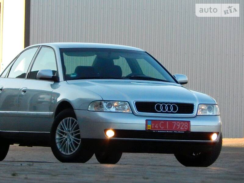 Седан Audi A4 2000 в Сарнах
