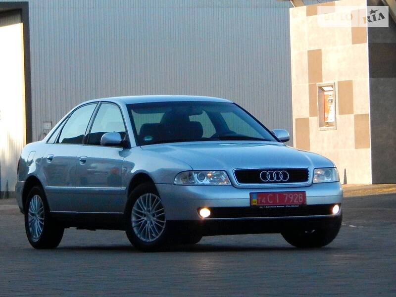 Седан Audi A4 2000 в Сарнах