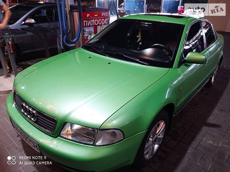 Седан Audi A4 1996 в 