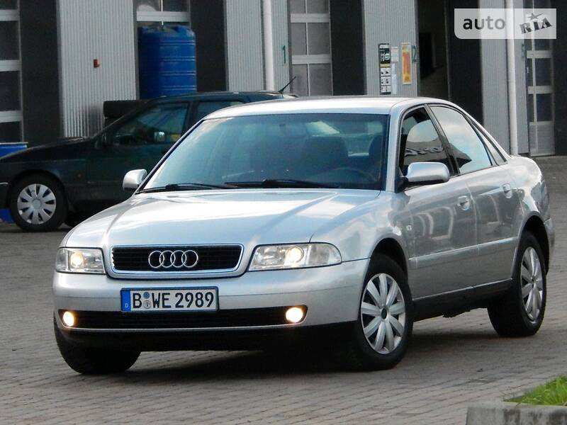 Седан Audi A4 2000 в Сарнах