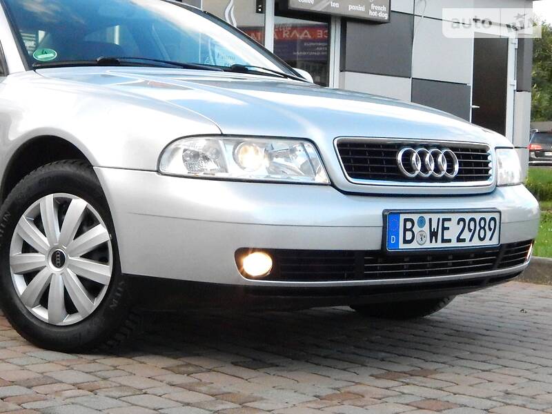 Седан Audi A4 2000 в Сарнах