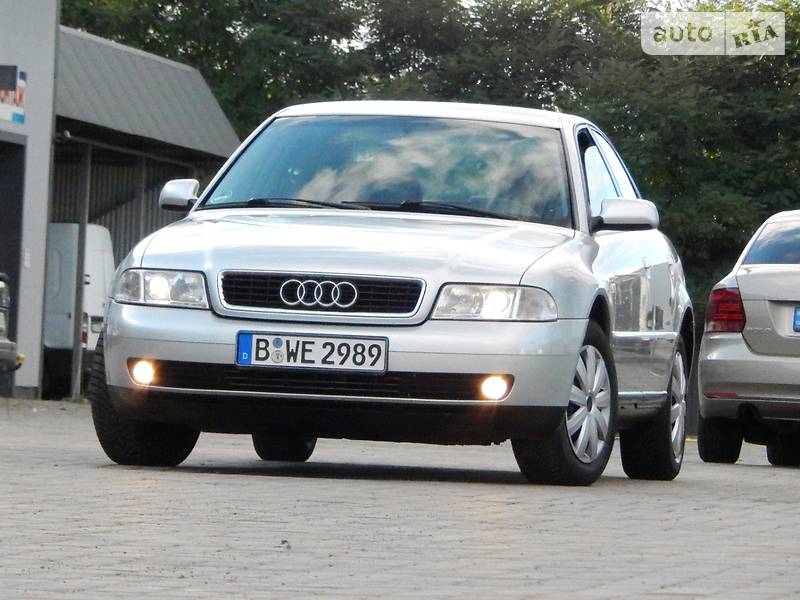 Седан Audi A4 2000 в Сарнах