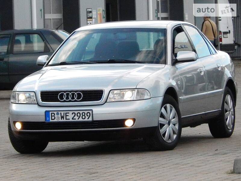 Седан Audi A4 2000 в Сарнах