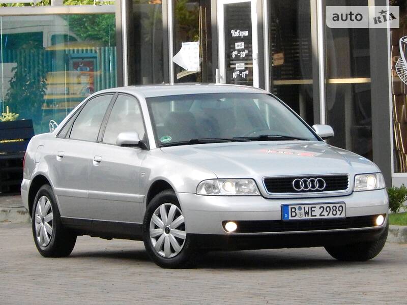 Седан Audi A4 2000 в Сарнах
