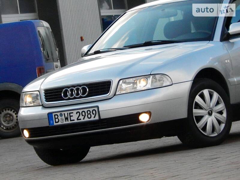 Седан Audi A4 2000 в Сарнах