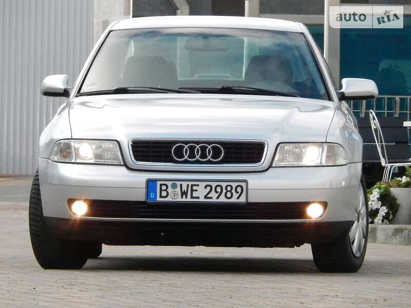 Седан Audi A4 2000 в Сарнах