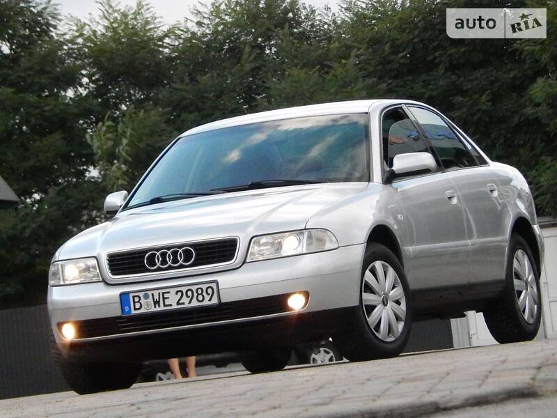 Седан Audi A4 2000 в Сарнах