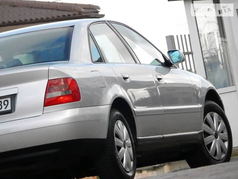 Седан Audi A4 2000 в Сарнах