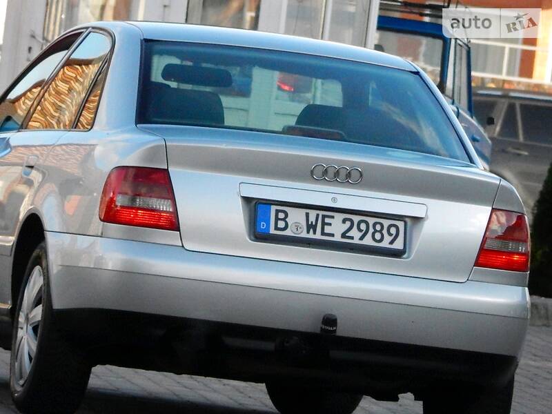 Седан Audi A4 2000 в Сарнах