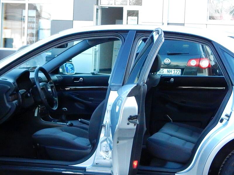 Седан Audi A4 2000 в Сарнах