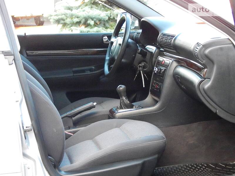 Седан Audi A4 2000 в Сарнах