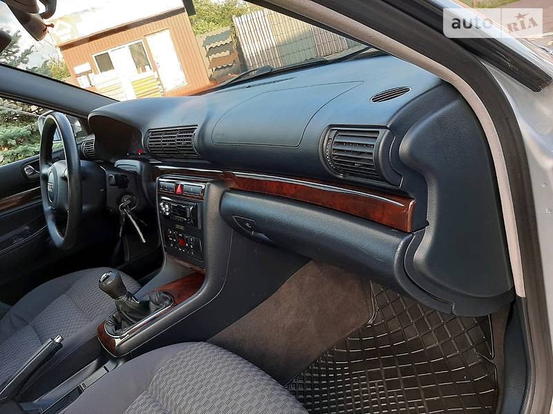 Седан Audi A4 2000 в Сарнах