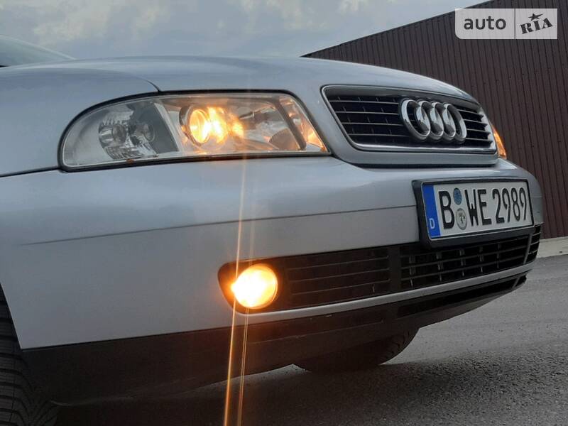 Седан Audi A4 2000 в Сарнах