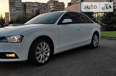 Седан Audi A4 2013 в Днепре