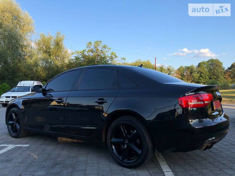 Седан Audi A4 2013 в Стрию