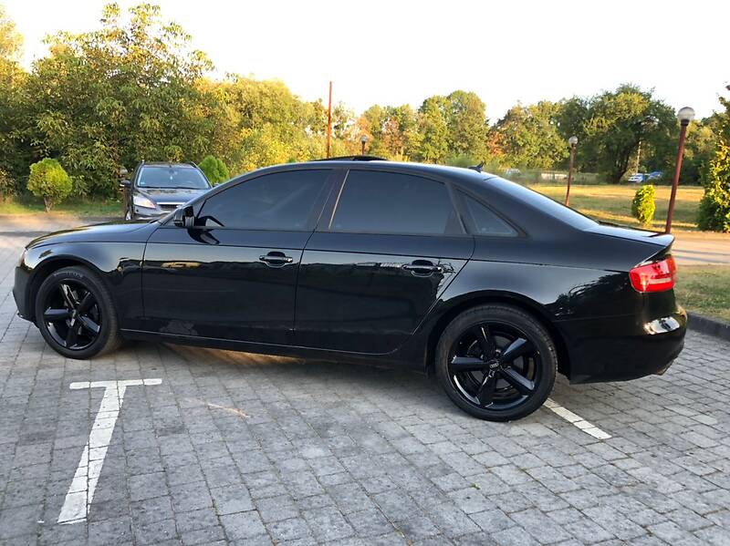 Седан Audi A4 2013 в Стрию