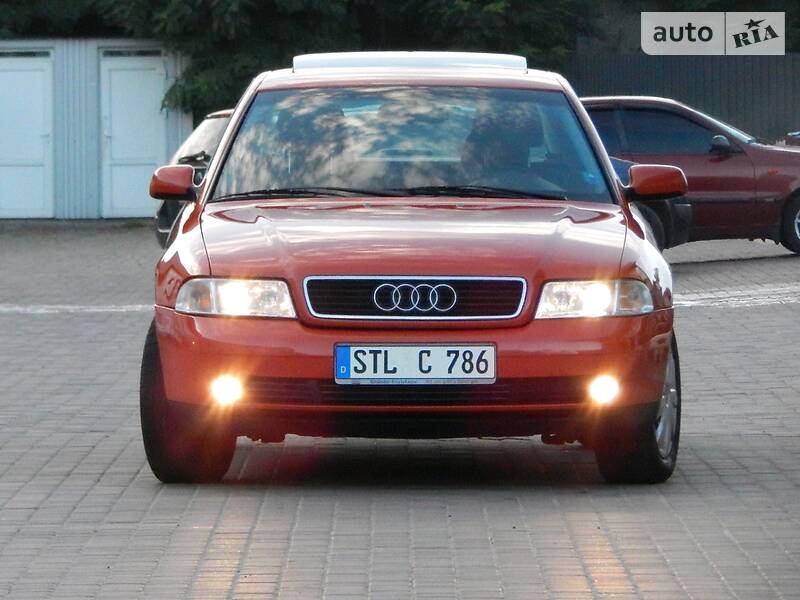 Седан Audi A4 2000 в Сарнах