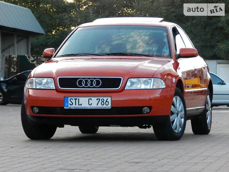Седан Audi A4 2000 в Сарнах