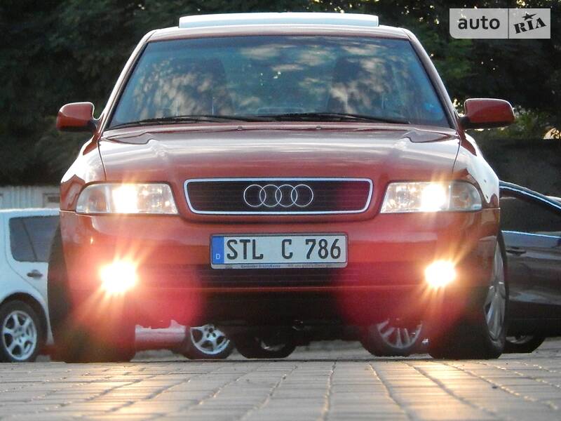 Седан Audi A4 2000 в Сарнах