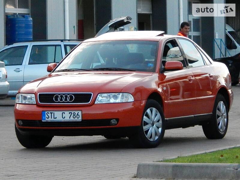 Седан Audi A4 2000 в Сарнах