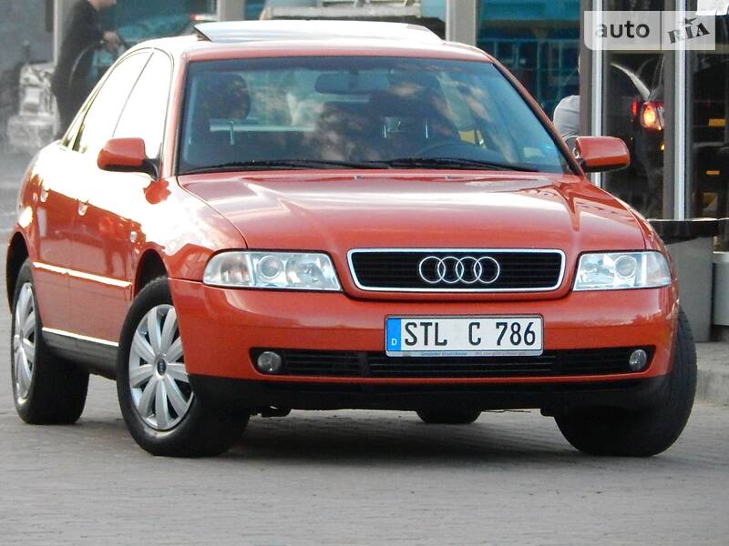 Седан Audi A4 2000 в Сарнах