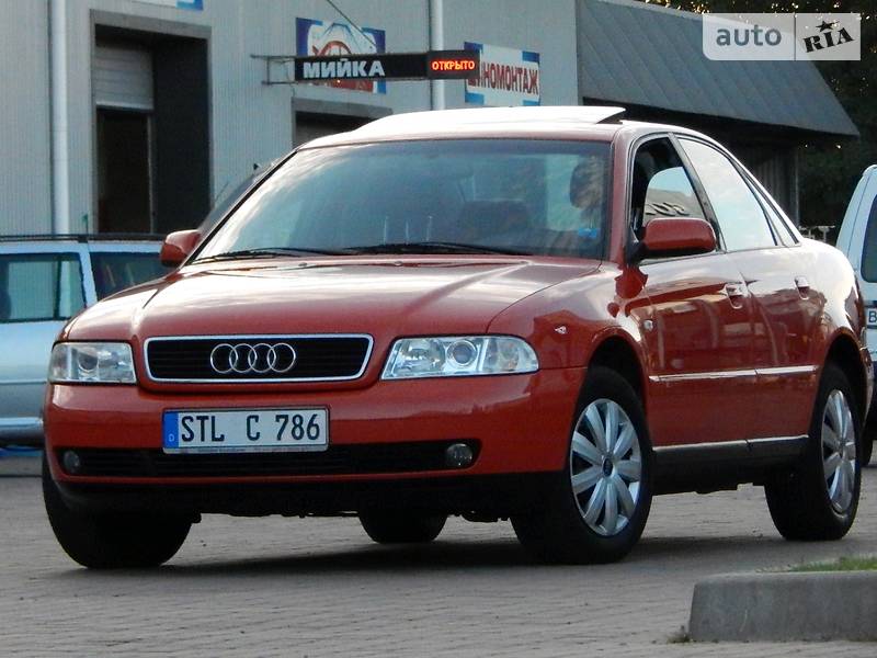 Седан Audi A4 2000 в Сарнах