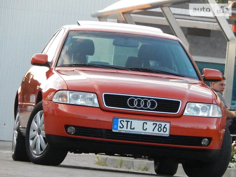 Седан Audi A4 2000 в Сарнах