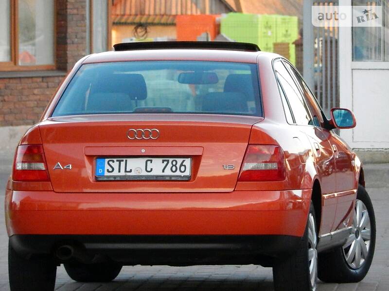 Седан Audi A4 2000 в Сарнах