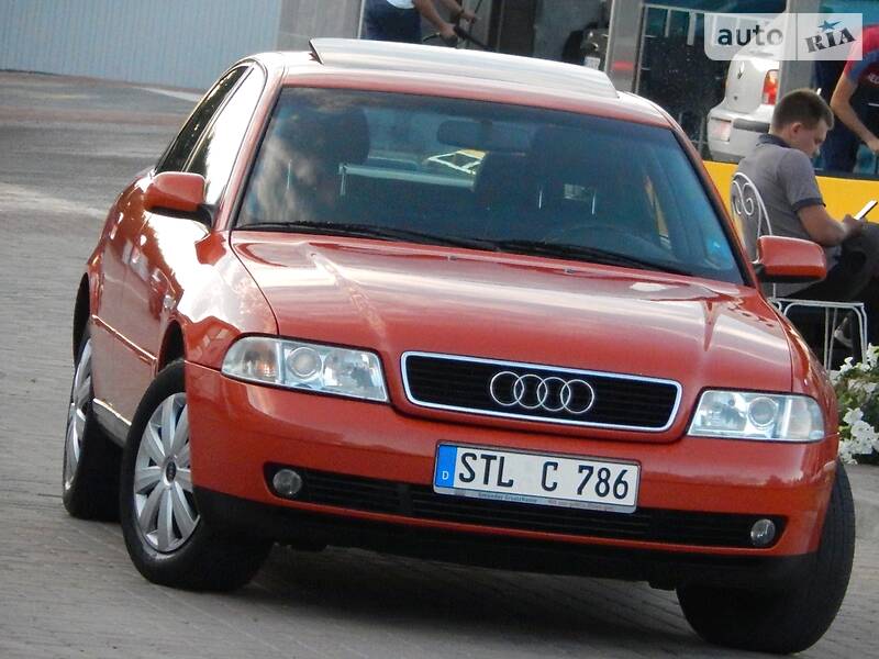 Седан Audi A4 2000 в Сарнах