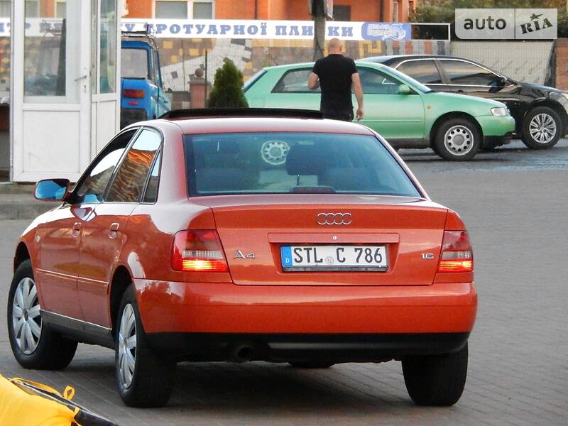 Седан Audi A4 2000 в Сарнах