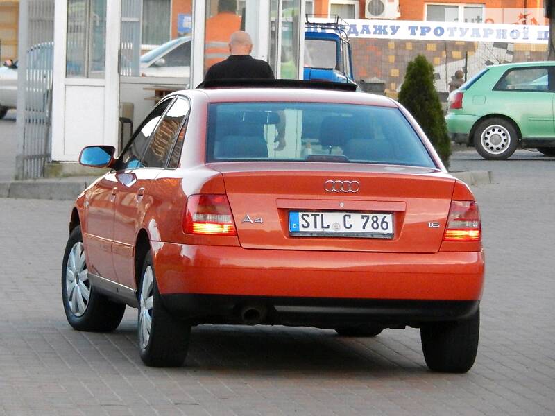 Седан Audi A4 2000 в Сарнах