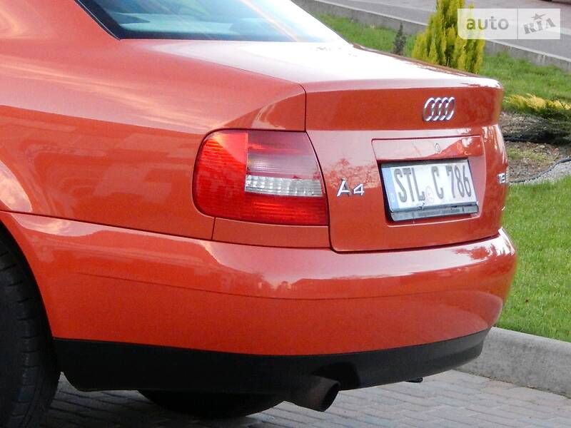 Седан Audi A4 2000 в Сарнах