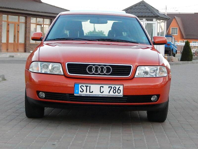 Седан Audi A4 2000 в Сарнах