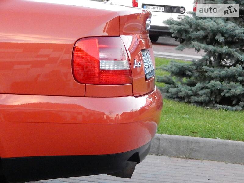 Седан Audi A4 2000 в Сарнах