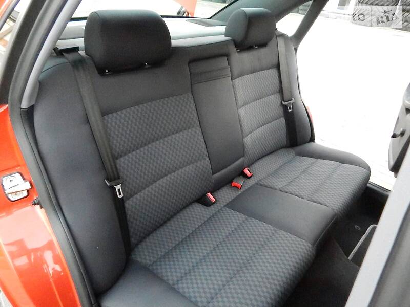 Седан Audi A4 2000 в Сарнах