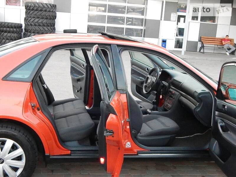 Седан Audi A4 2000 в Сарнах