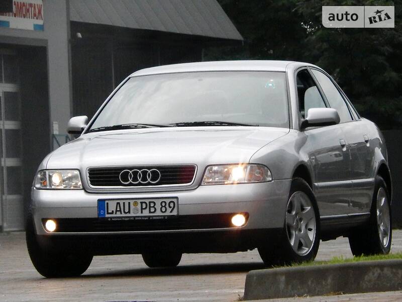 Седан Audi A4 2000 в Сарнах