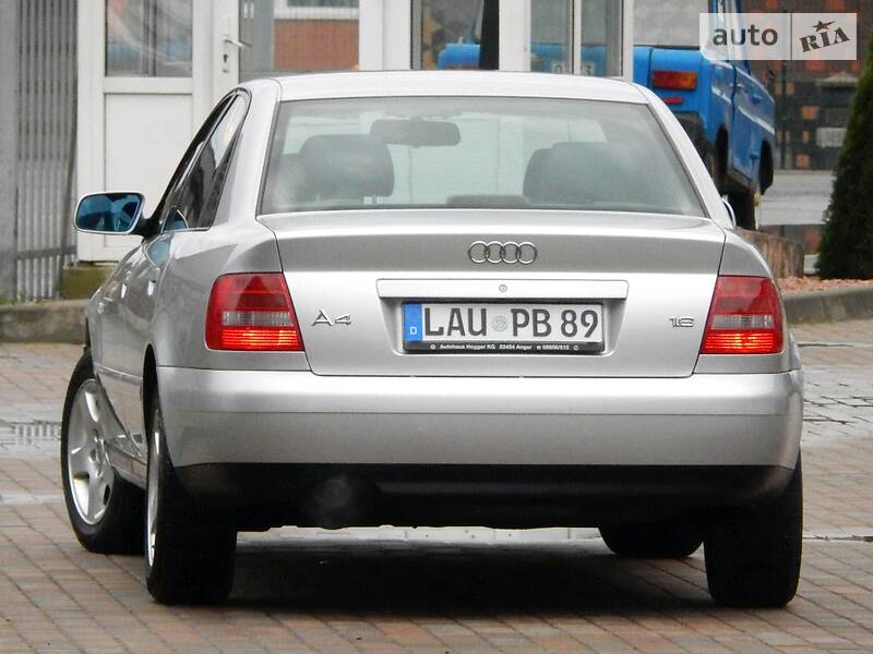 Седан Audi A4 2000 в Сарнах