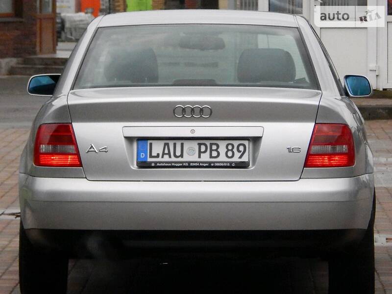 Седан Audi A4 2000 в Сарнах