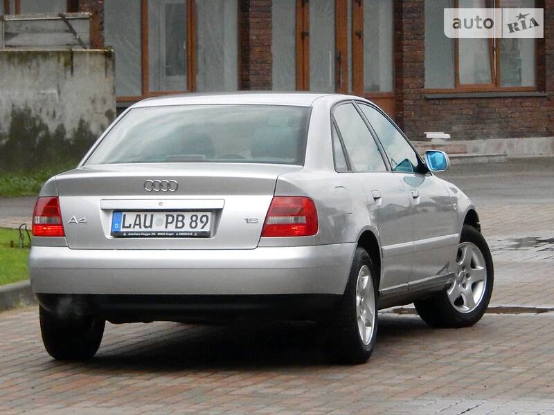 Седан Audi A4 2000 в Сарнах
